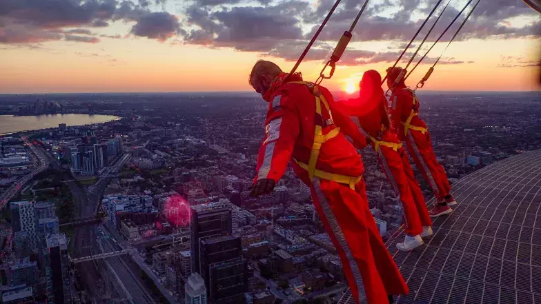 3 participants of edgewalk at sunset